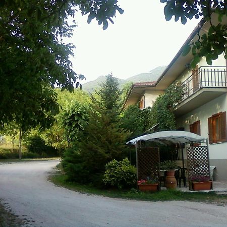 Albergo-Ristorante"Parco Alle Noci"Tra La Cascata Delle Marmore,Labro E Valle Santa Di S Francesco Rivodutri Exterior photo