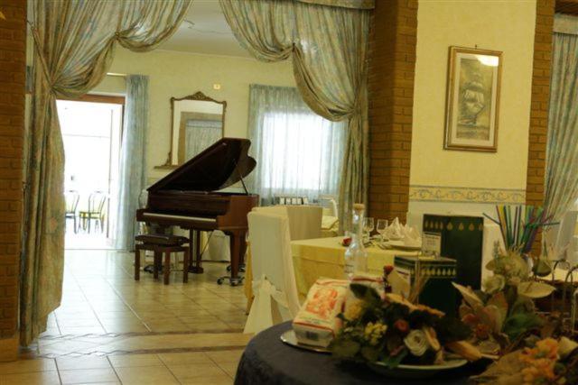 Albergo-Ristorante"Parco Alle Noci"Tra La Cascata Delle Marmore,Labro E Valle Santa Di S Francesco Rivodutri Exterior photo