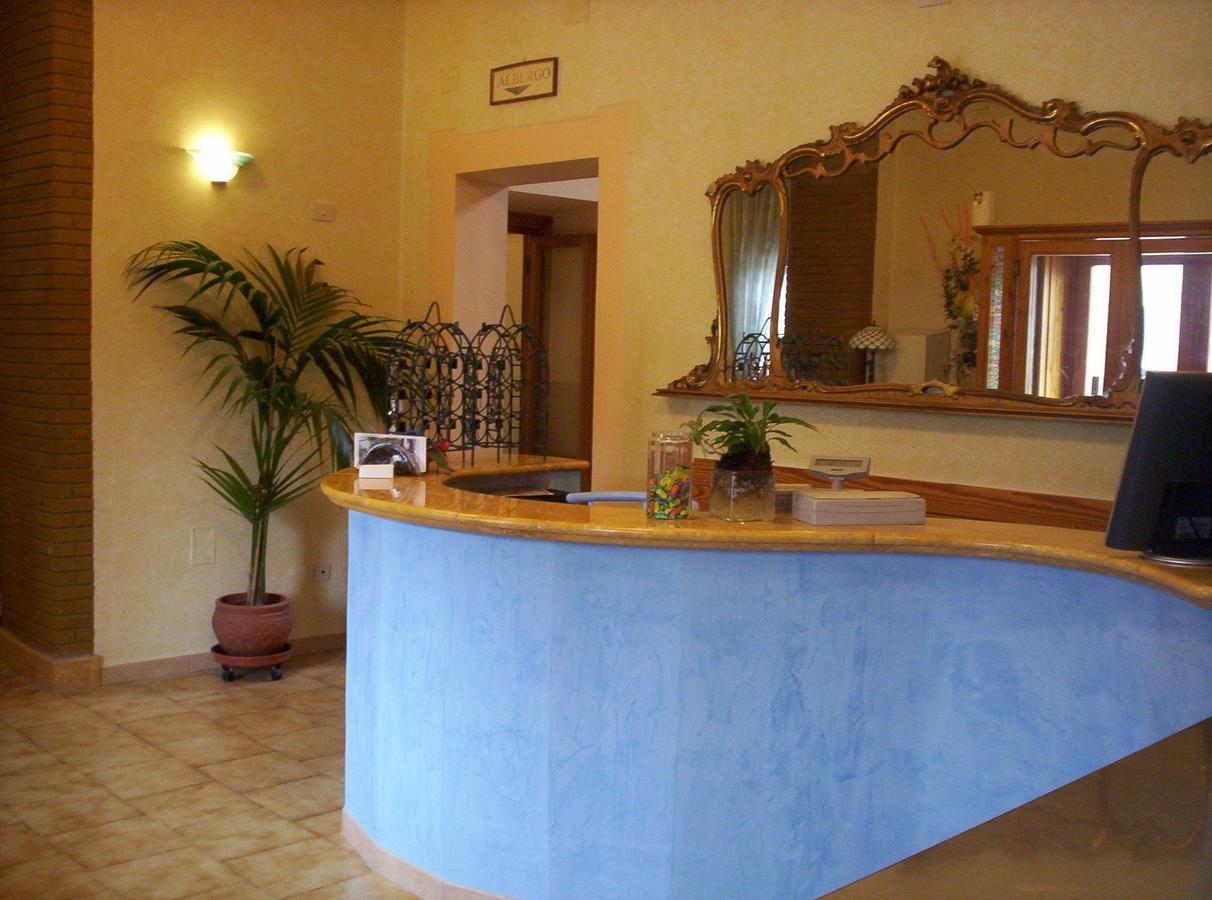 Albergo-Ristorante"Parco Alle Noci"Tra La Cascata Delle Marmore,Labro E Valle Santa Di S Francesco Rivodutri Exterior photo